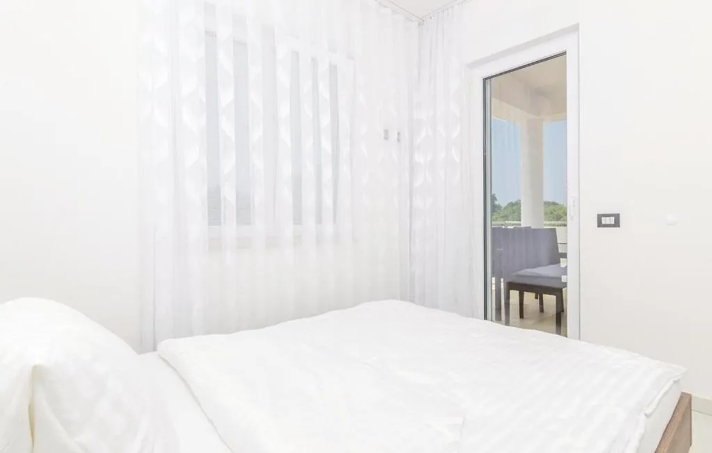 Apartments Funtana With Pool Croatia