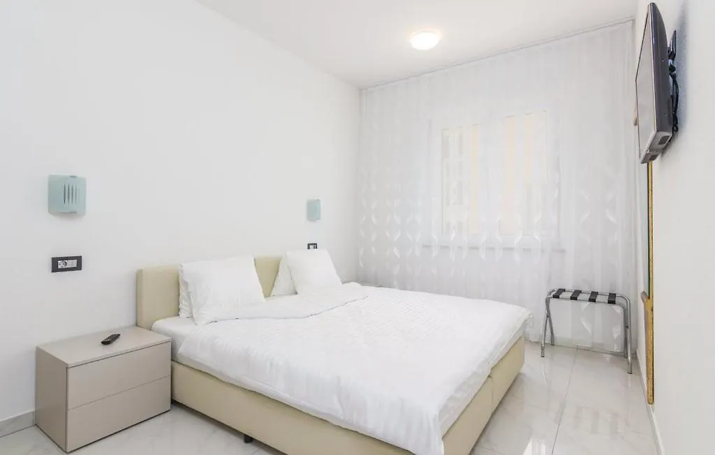 Apartments Funtana With Pool 0*,